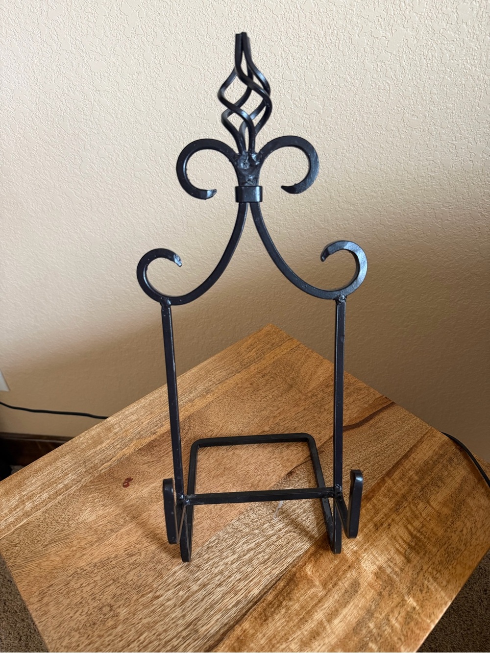Ornate Wrought Iron Display Easel Decorative Plate / Picture Easel - Black